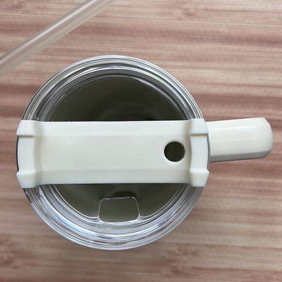 40oz hydraquench tumbler with handle in cream - Picture 7 of 12